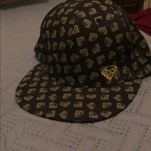 Diamond fitted hat black and gold